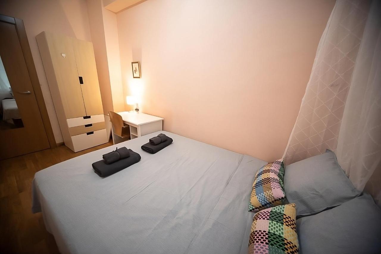 Traditional Rooms In Eixample Барселона Екстериор снимка