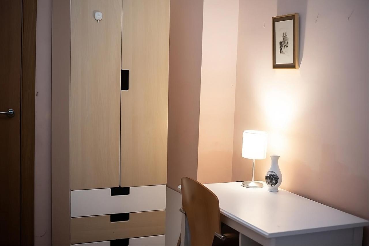 Traditional Rooms In Eixample Барселона Екстериор снимка