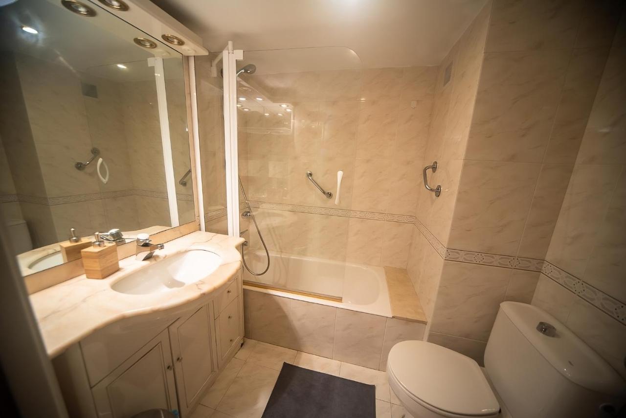 Traditional Rooms In Eixample Барселона Екстериор снимка