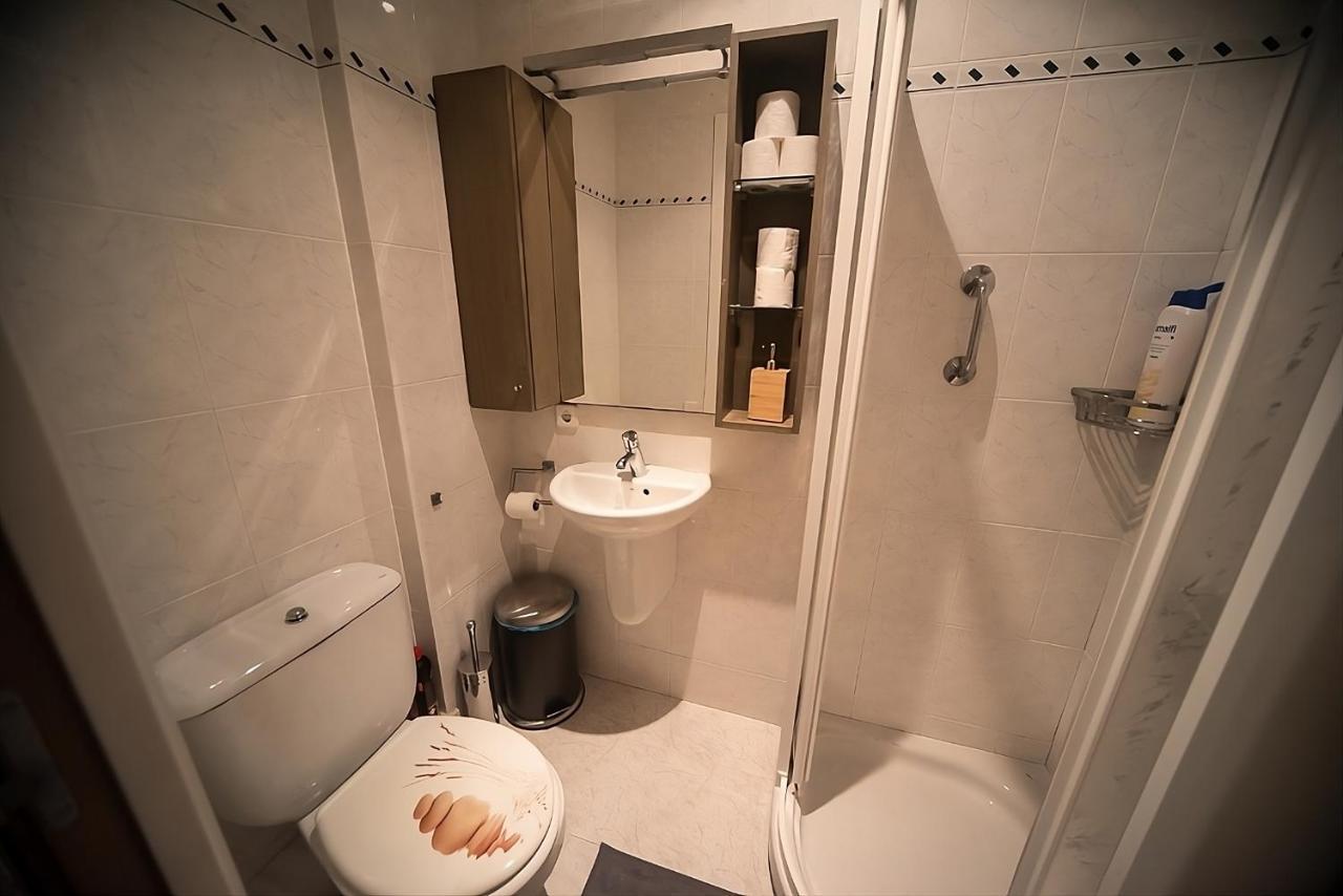 Traditional Rooms In Eixample Барселона Екстериор снимка
