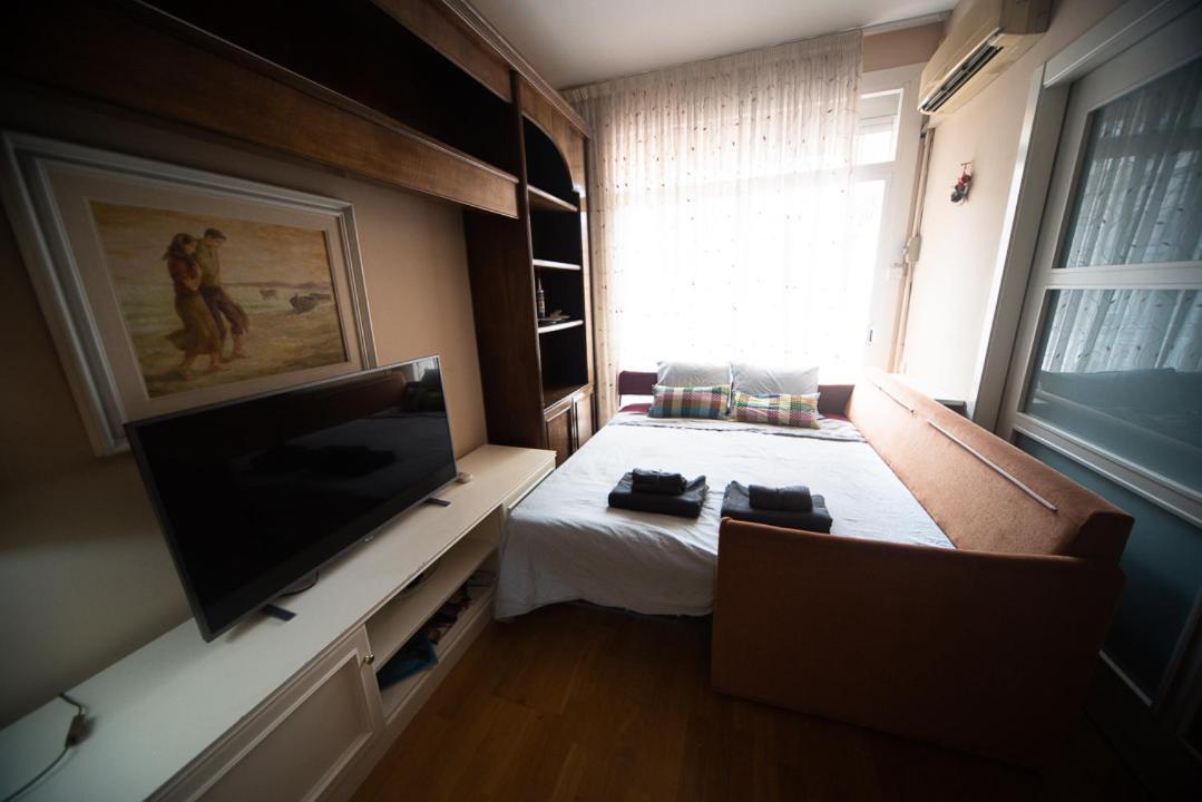 Traditional Rooms In Eixample Барселона Екстериор снимка
