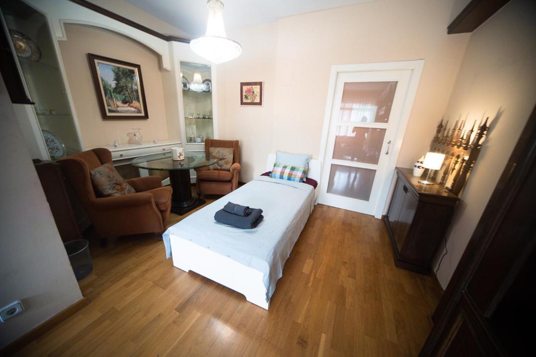 Traditional Rooms In Eixample Барселона Екстериор снимка